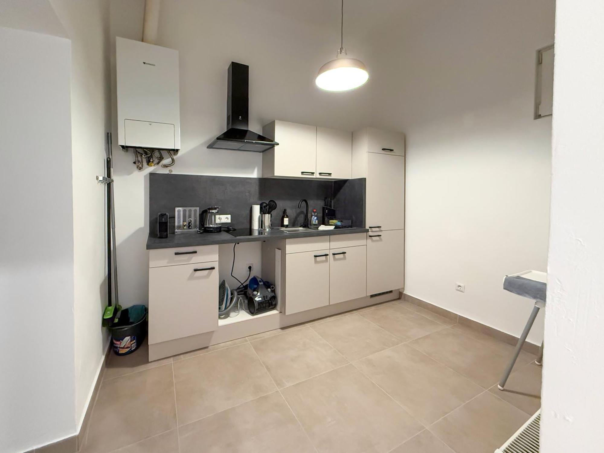 Brand New Renovated, Centre, Quiet Street, Amazing Location * Wien
