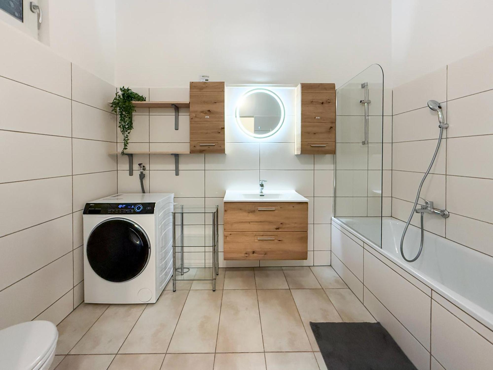 Brand New Renovated, Centre, Quiet Street, Amazing Location * Wien